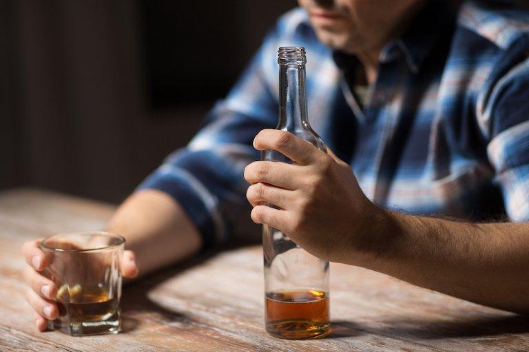 Alcohol Withdrawal Symptoms, Detox, Timeline, and Treatment